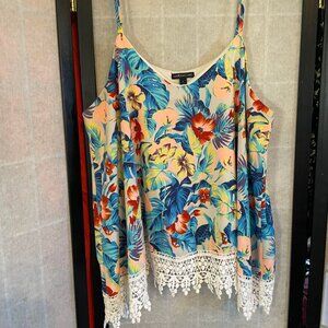 EUC mmCmmCmm White Floral Tank Top with Lace Hem Size Large